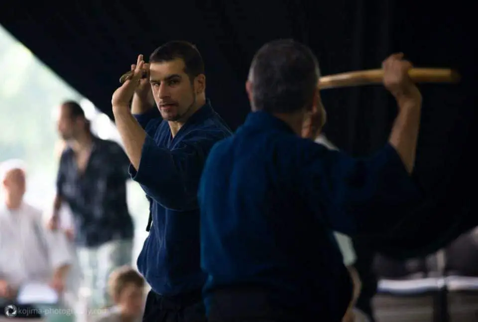 Roberto Granati durante la pratica con Luigi Carniel Sensei